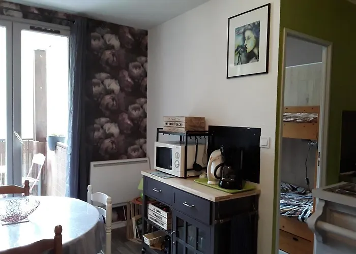 Avec Vue Sur La Montagne